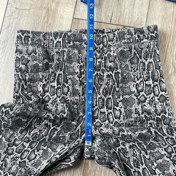 SPANX Jean-ish Snake Skin Print Jeggings Leggings Pants - Picture 12 of 13